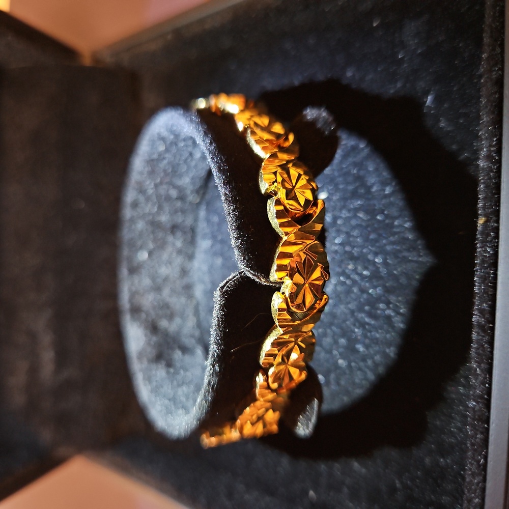 Lyve 18K gold Plated bracelet.